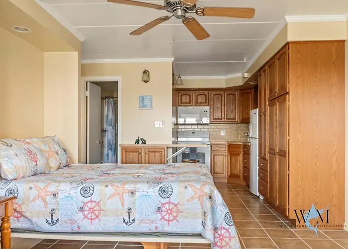 Apartment With Modern Kitchen, One Block To Beach, Boardwalk, And Has A Pool! *