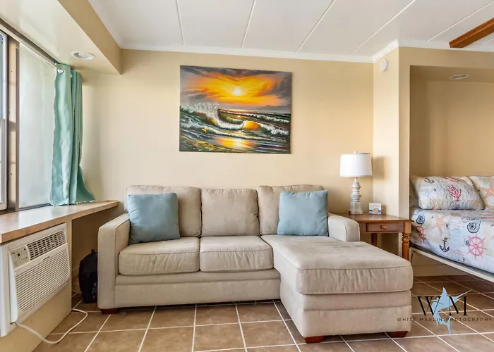 With Modern Kitchen, One Block To Beach, Boardwalk, And Has A Pool! Apartment Ocean City