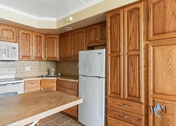 Apartment With Modern Kitchen, One Block To Beach, Boardwalk, And Has A Pool! Ocean City
