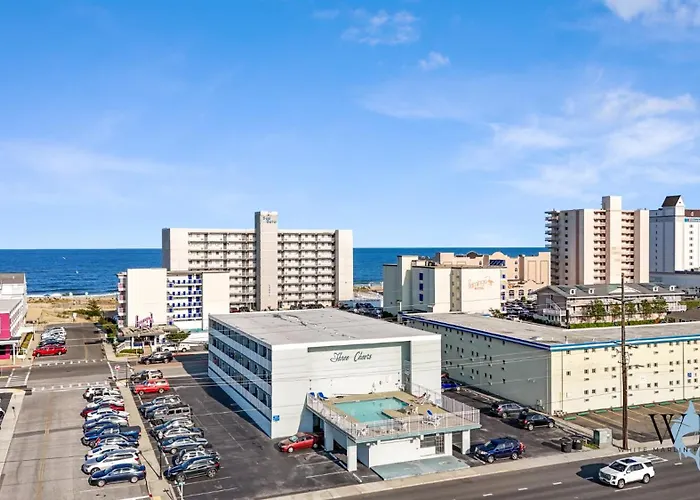 With Modern Kitchen, One Block To Beach, Boardwalk, And Has A Pool! *