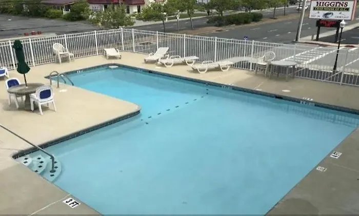 With Modern Kitchen, One Block To Beach, Boardwalk, And Has A Pool! Ocean City
